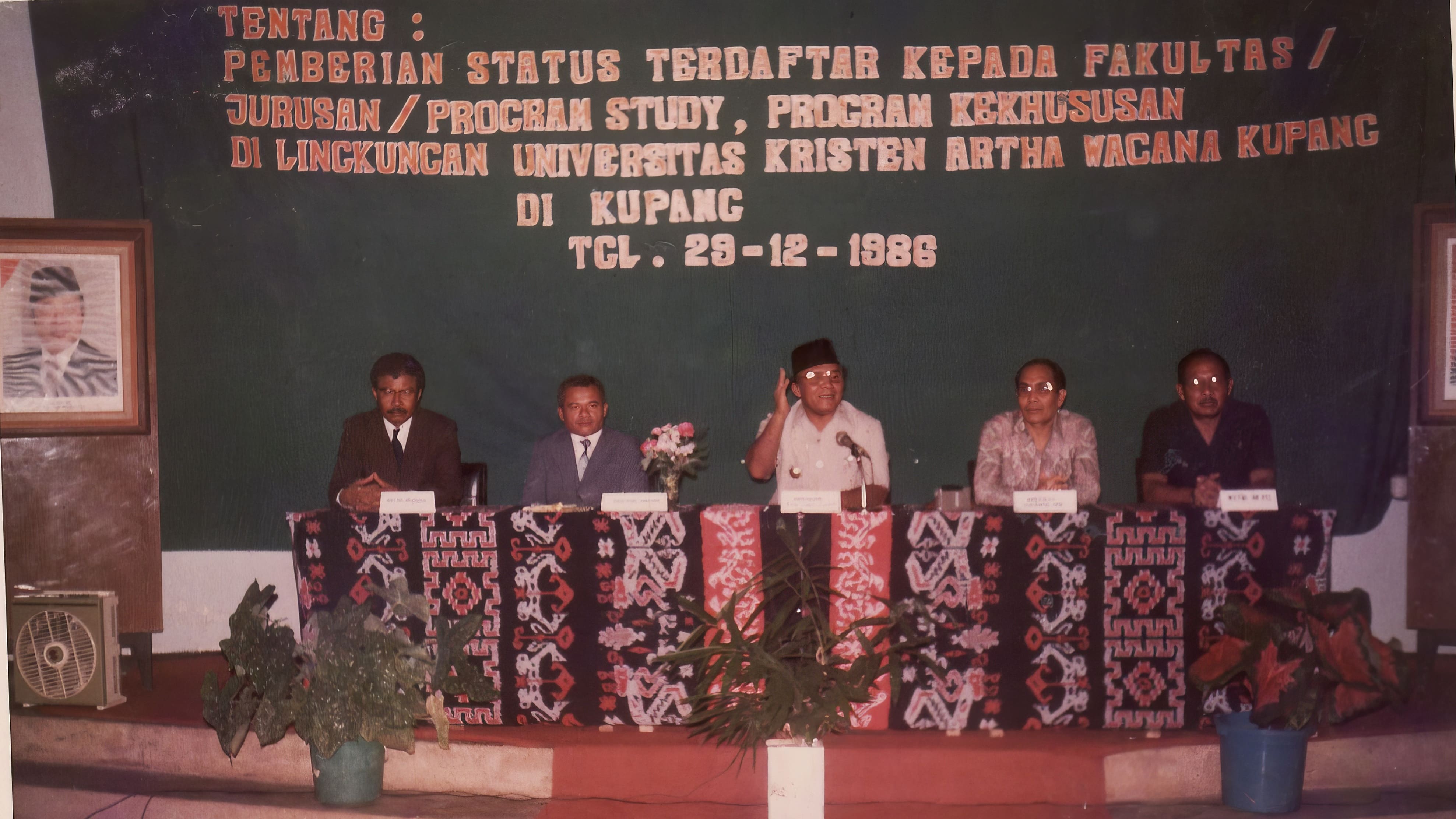 sejarah universitas kristen artha wacana