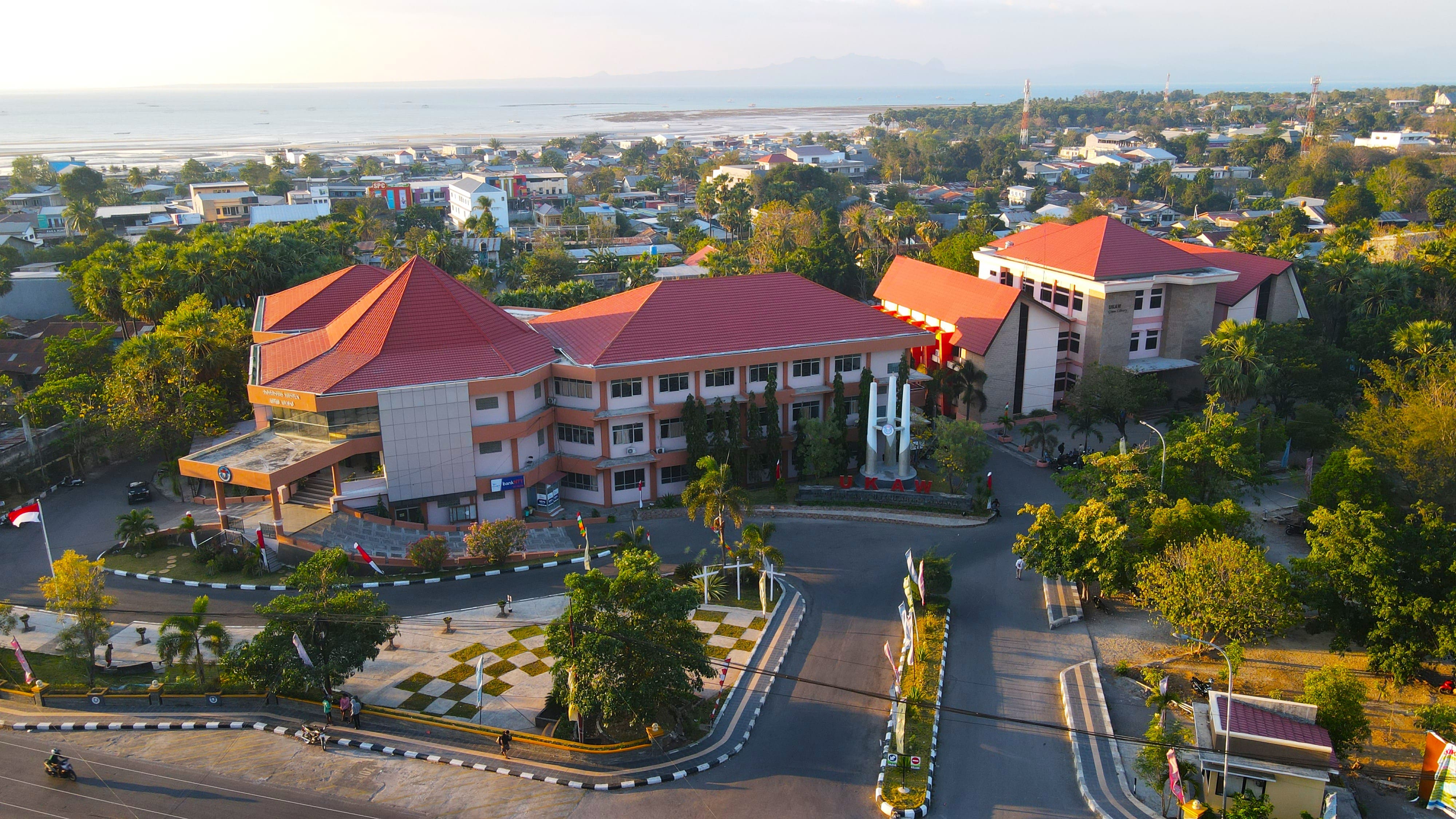 universitas kristen artha wacana