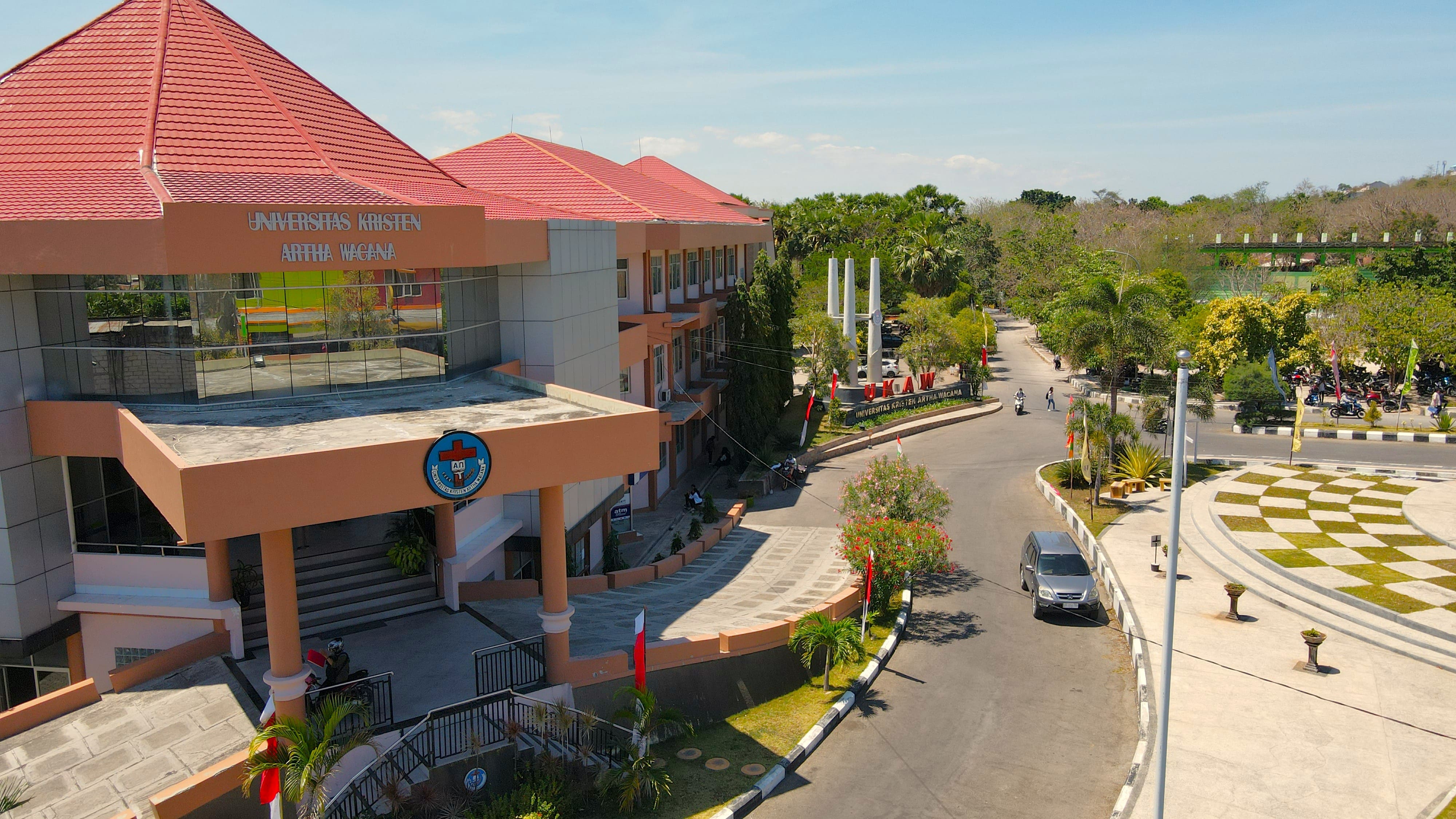 universitas kristen artha wacana